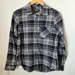 EUC PENDLETON WOMENS PLAID BLACK / GREY BUTTON DOWN SHIRT SIZE SMALL